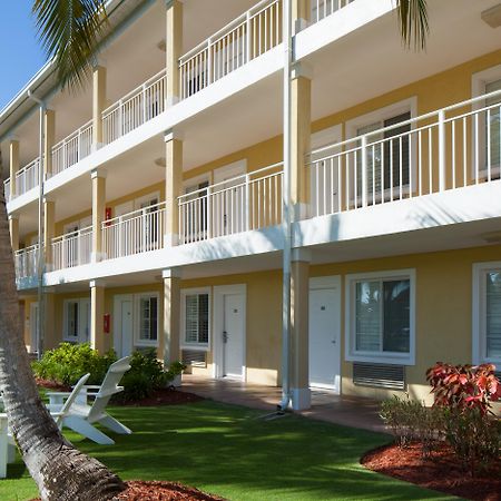 Sunshine Suites Resort West Bay Экстерьер фото