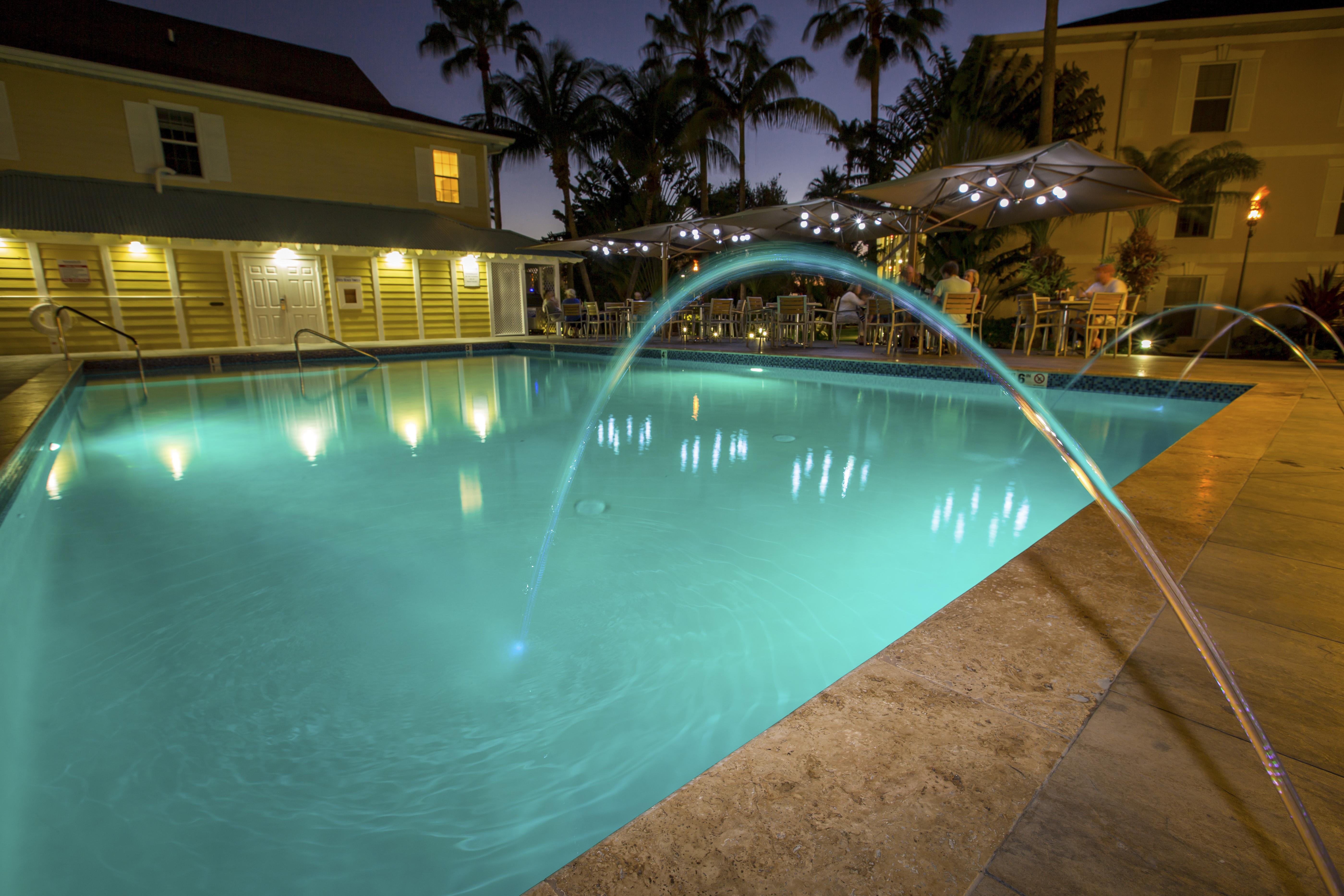Sunshine Suites Resort West Bay Экстерьер фото