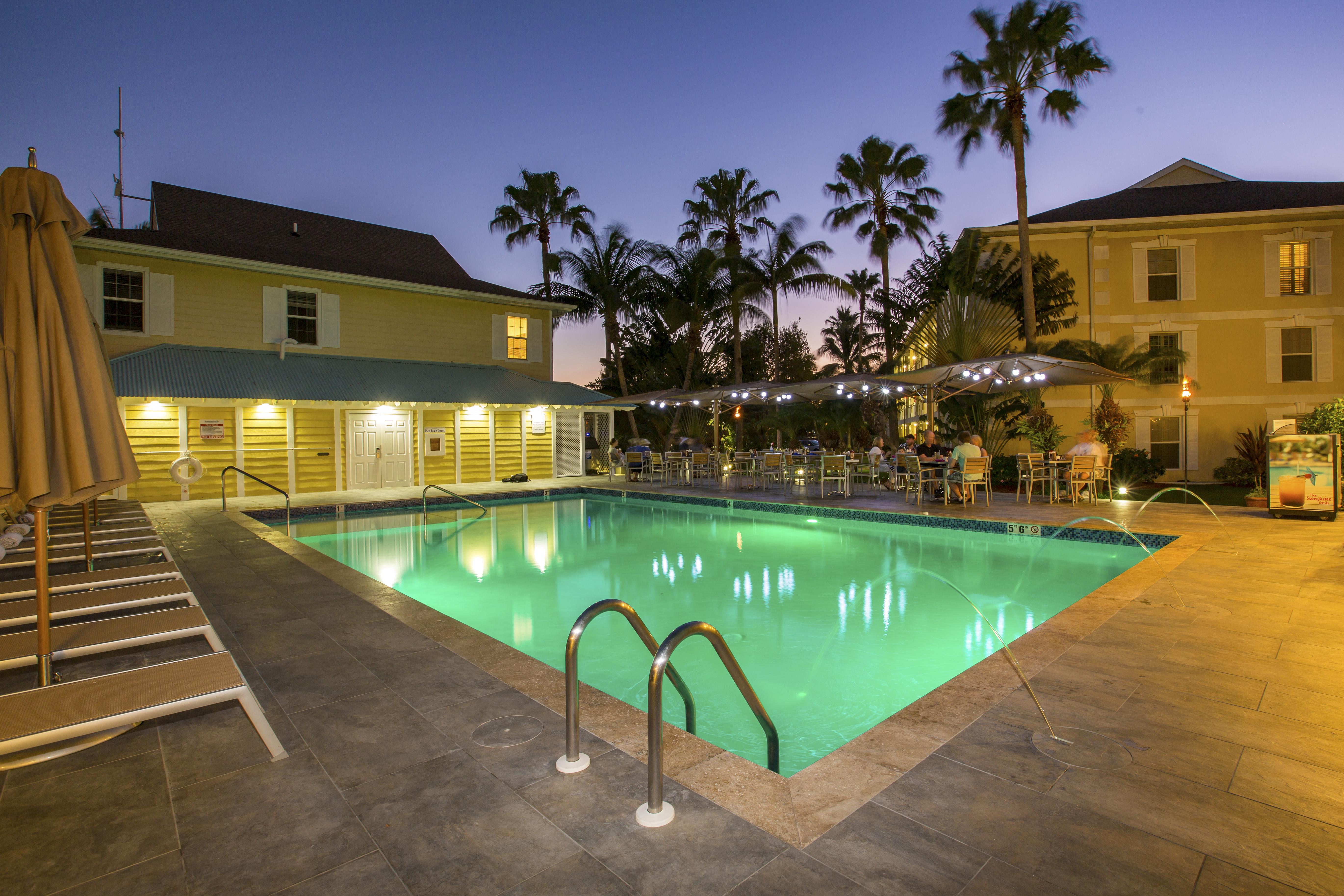 Sunshine Suites Resort West Bay Экстерьер фото