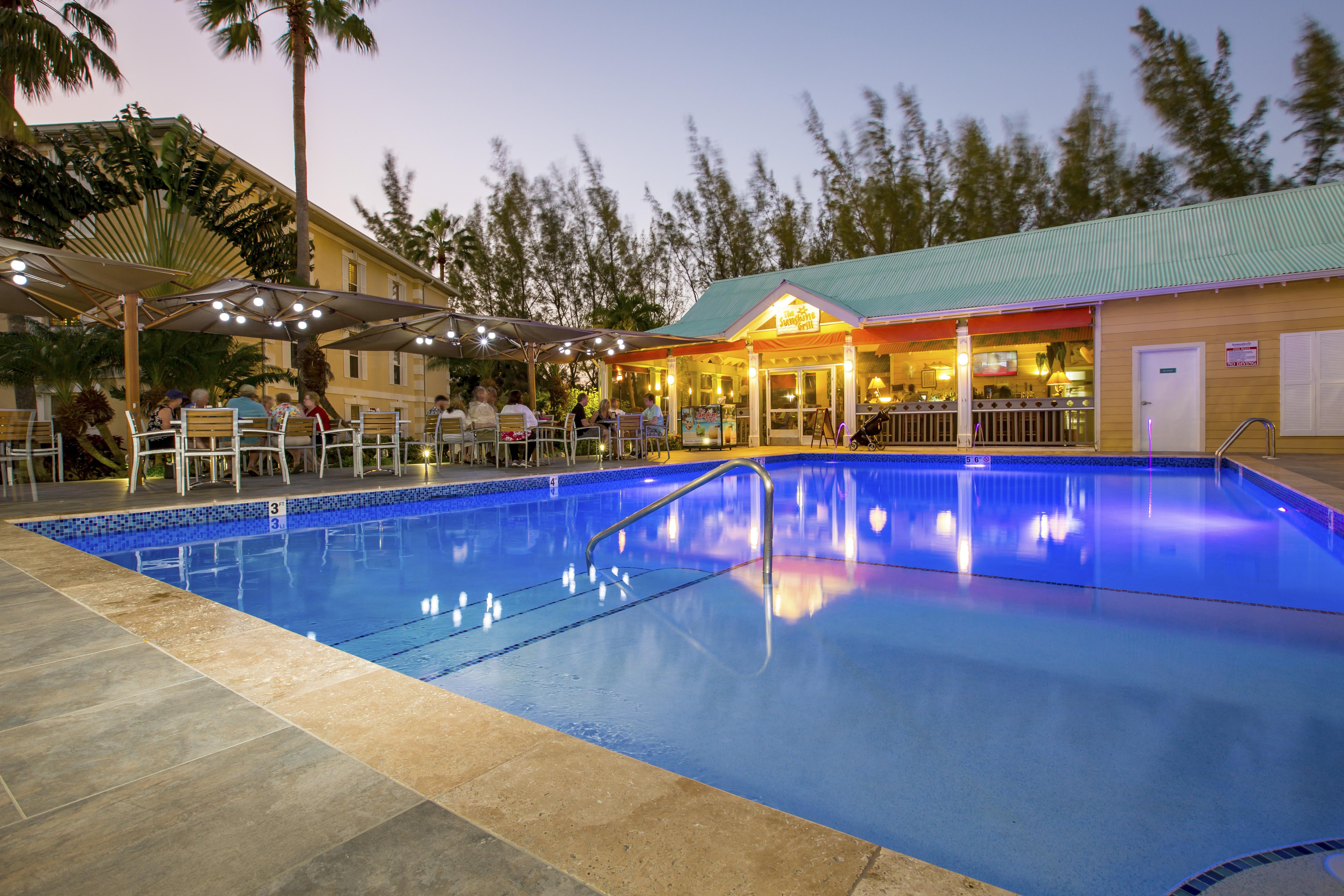 Sunshine Suites Resort West Bay Экстерьер фото