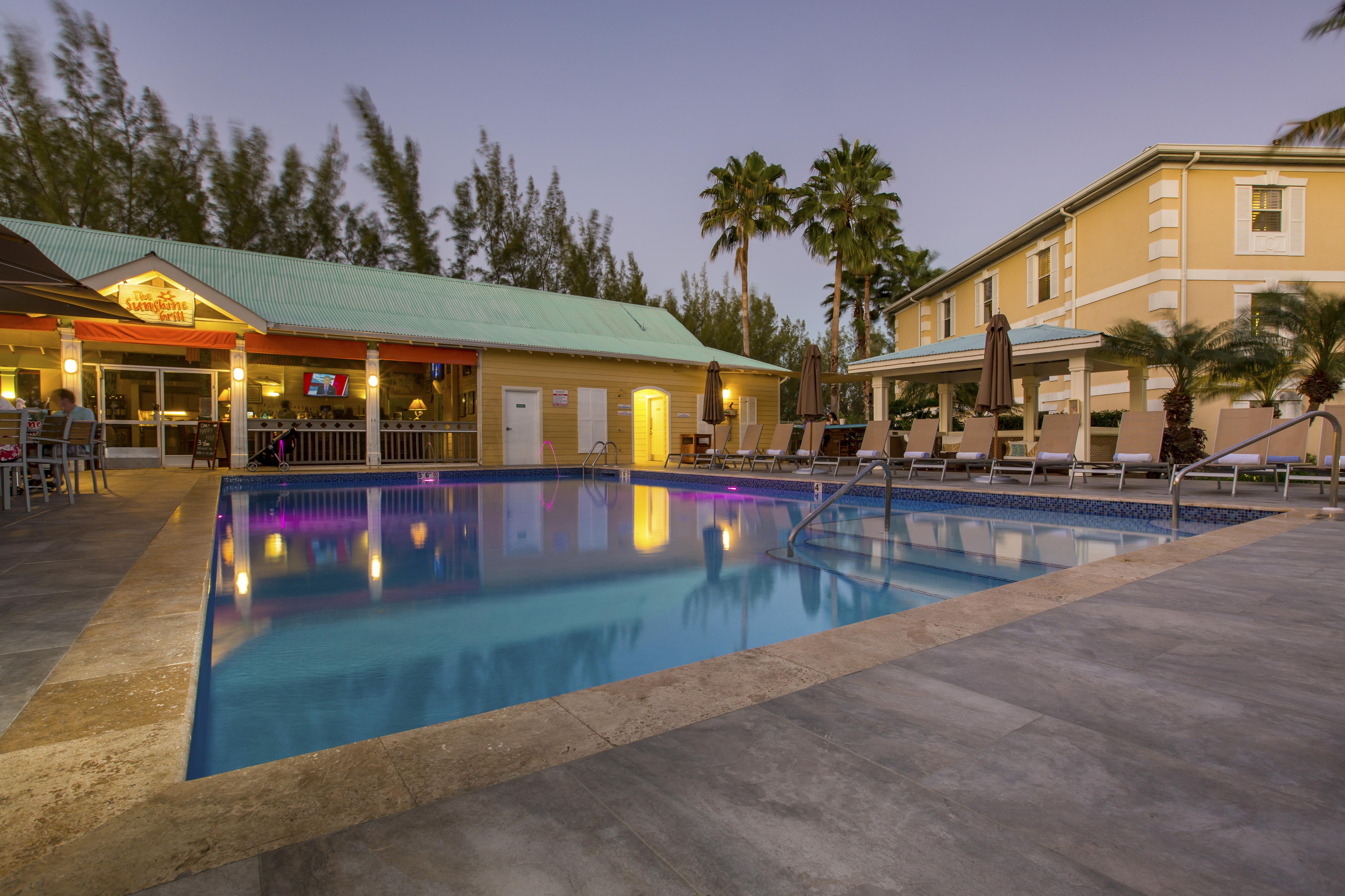 Sunshine Suites Resort West Bay Экстерьер фото