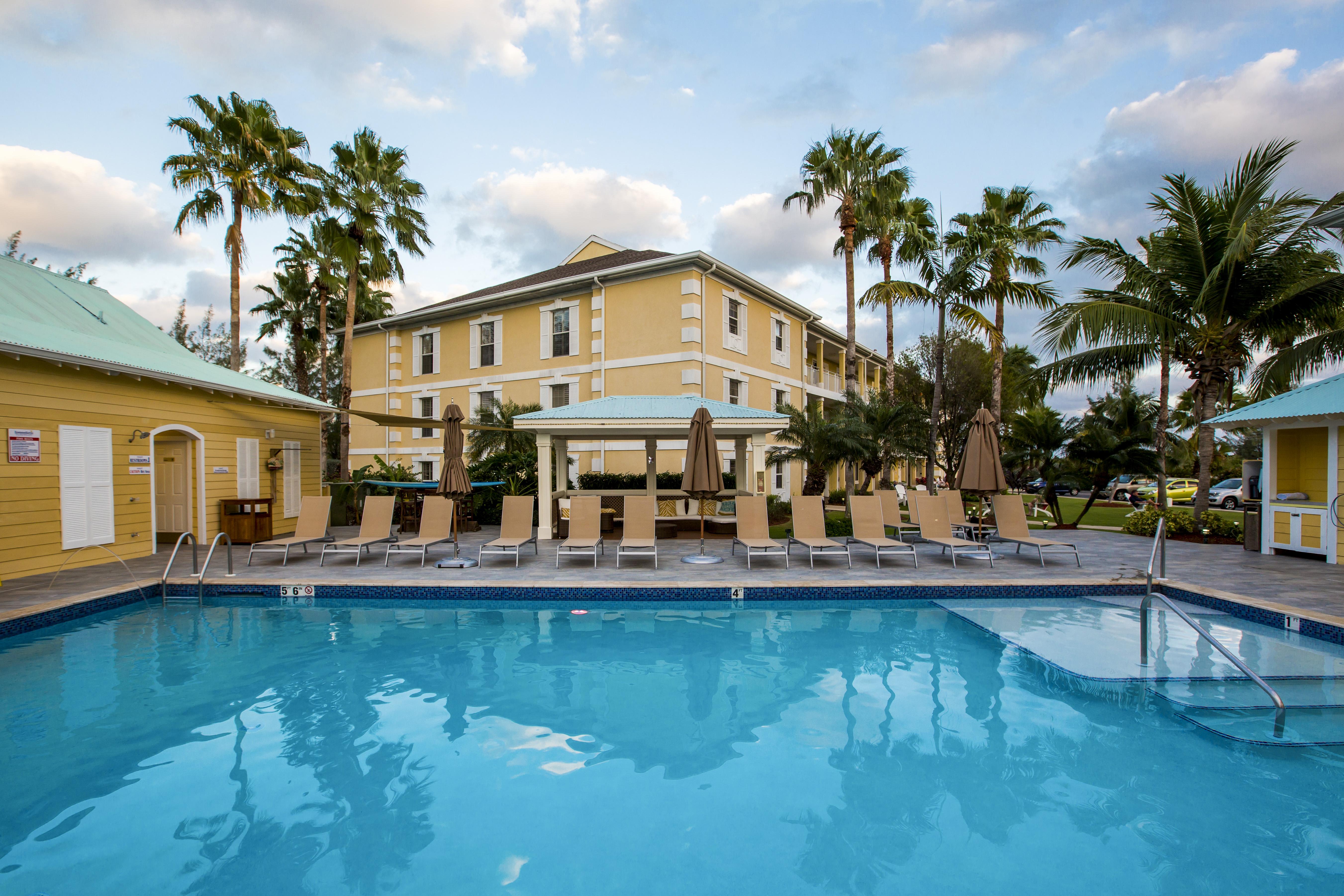 Sunshine Suites Resort West Bay Экстерьер фото