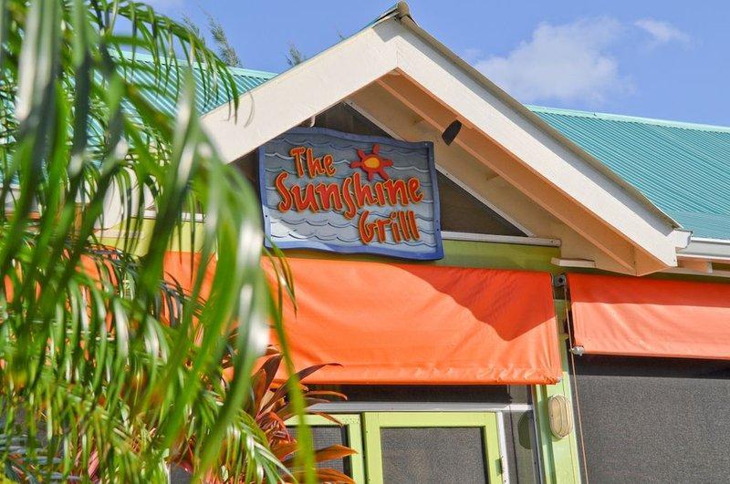 Sunshine Suites Resort West Bay Экстерьер фото