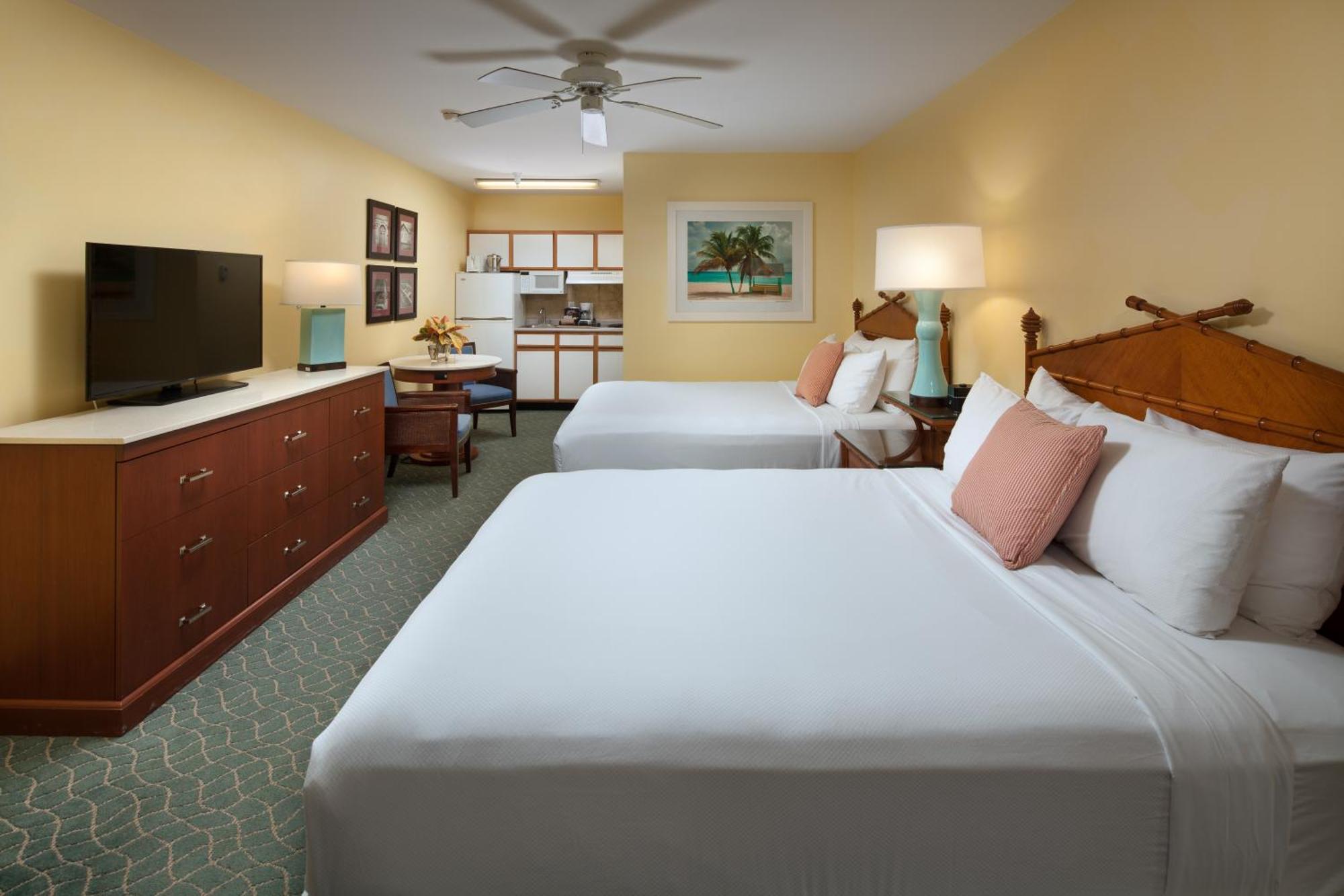 Sunshine Suites Resort West Bay Экстерьер фото