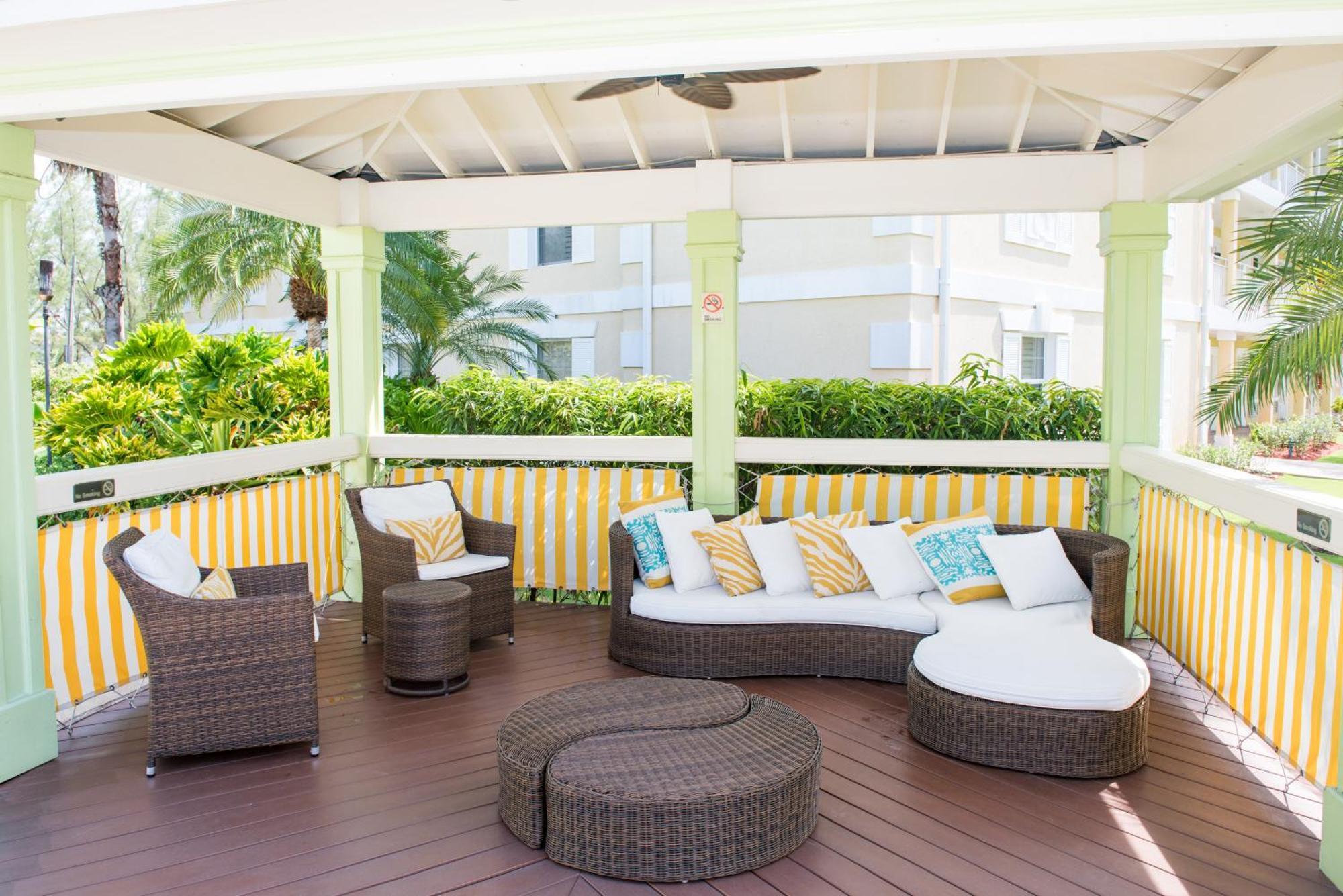 Sunshine Suites Resort West Bay Экстерьер фото