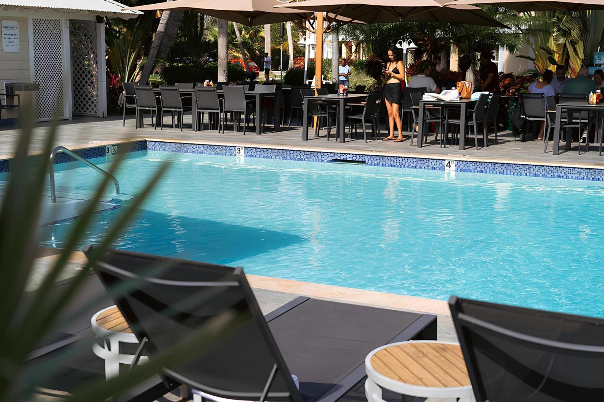 Sunshine Suites Resort West Bay Экстерьер фото